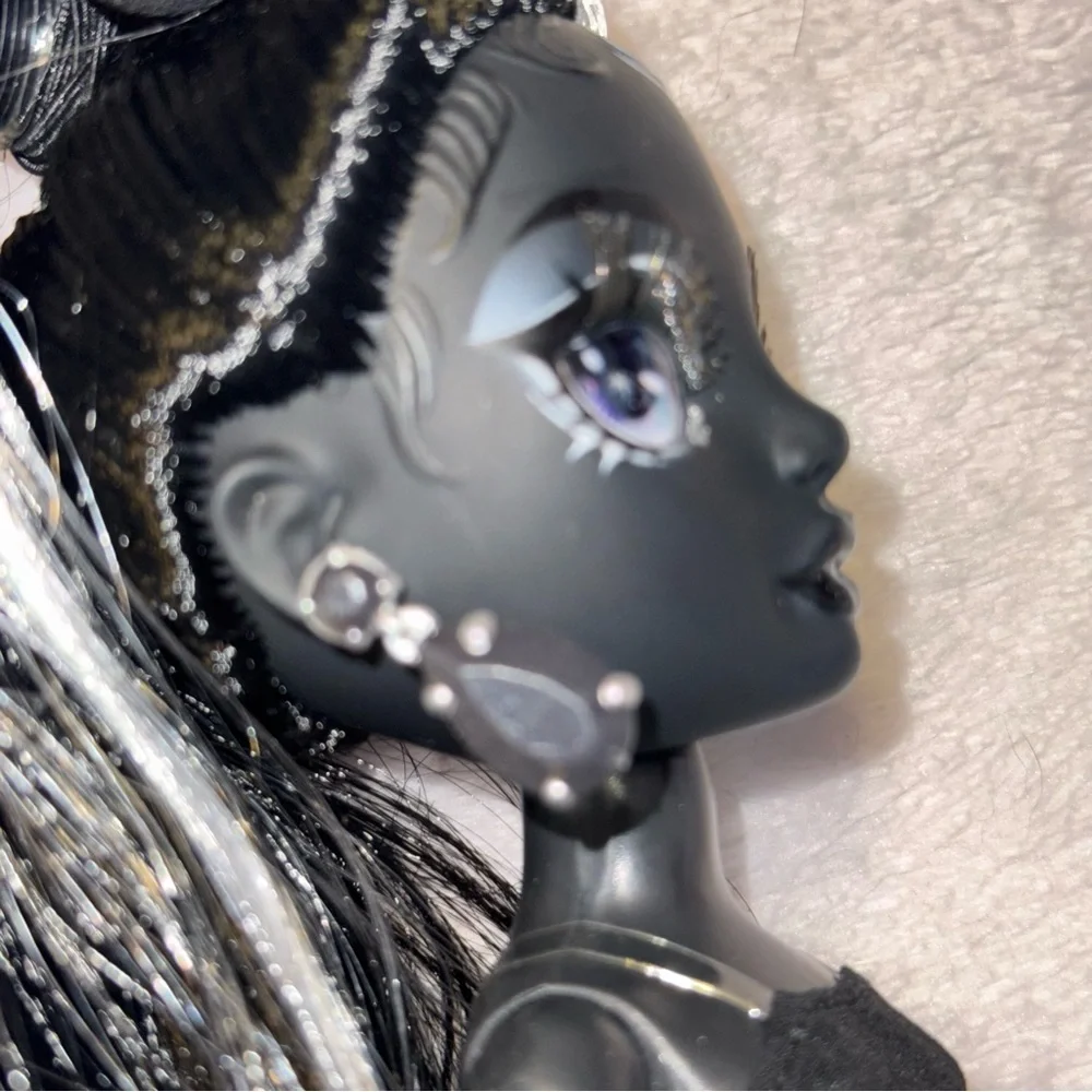 Rainbow High Shadow High Series 1 Shanelle Onyx Grayscale Fashion Doll Set